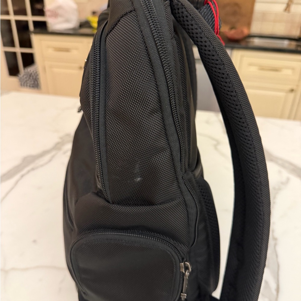 Black tumi backpack - Picture 3 of 6